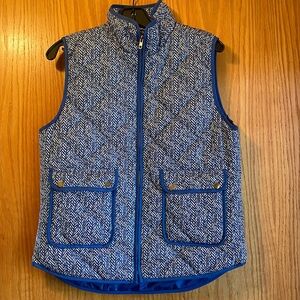 Dee Elle Blue/White Herringbone Puffer quilted zip up vest EUC